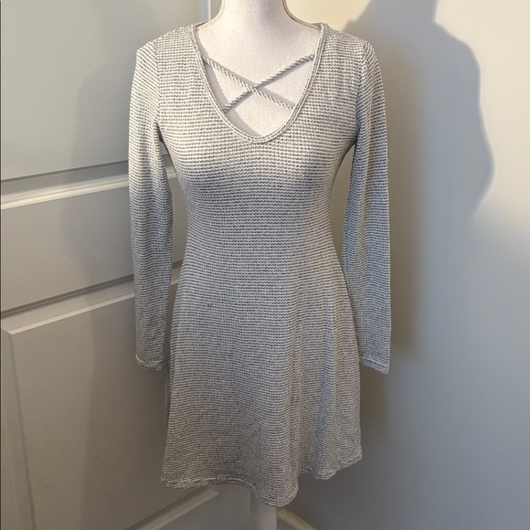 Alya Dresses & Skirts - 🥭 (4 for $15) Light gray Dress Alya